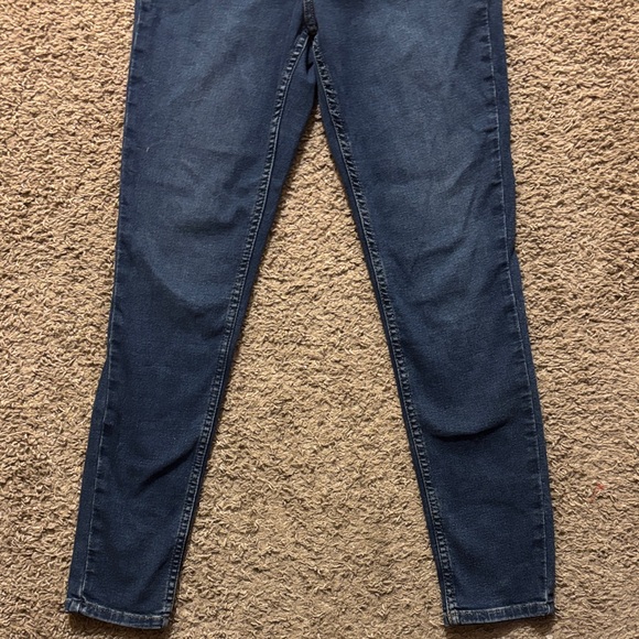 Calvin Klein Woman’s 6 Medium Wash Skinny Jeans Excellent Condition - Picture 7 of 12